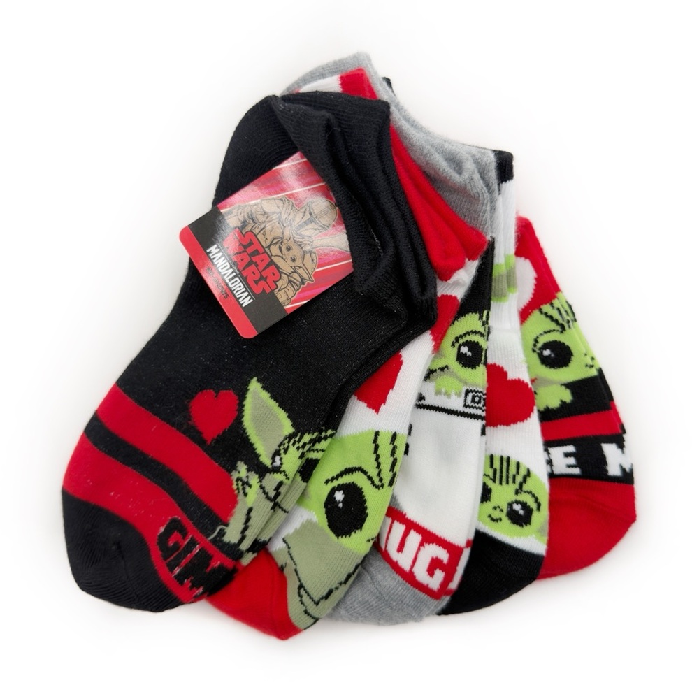Disney The Mandalorian Star Wars Women’s No Show Socks Grogu Valentines Day New